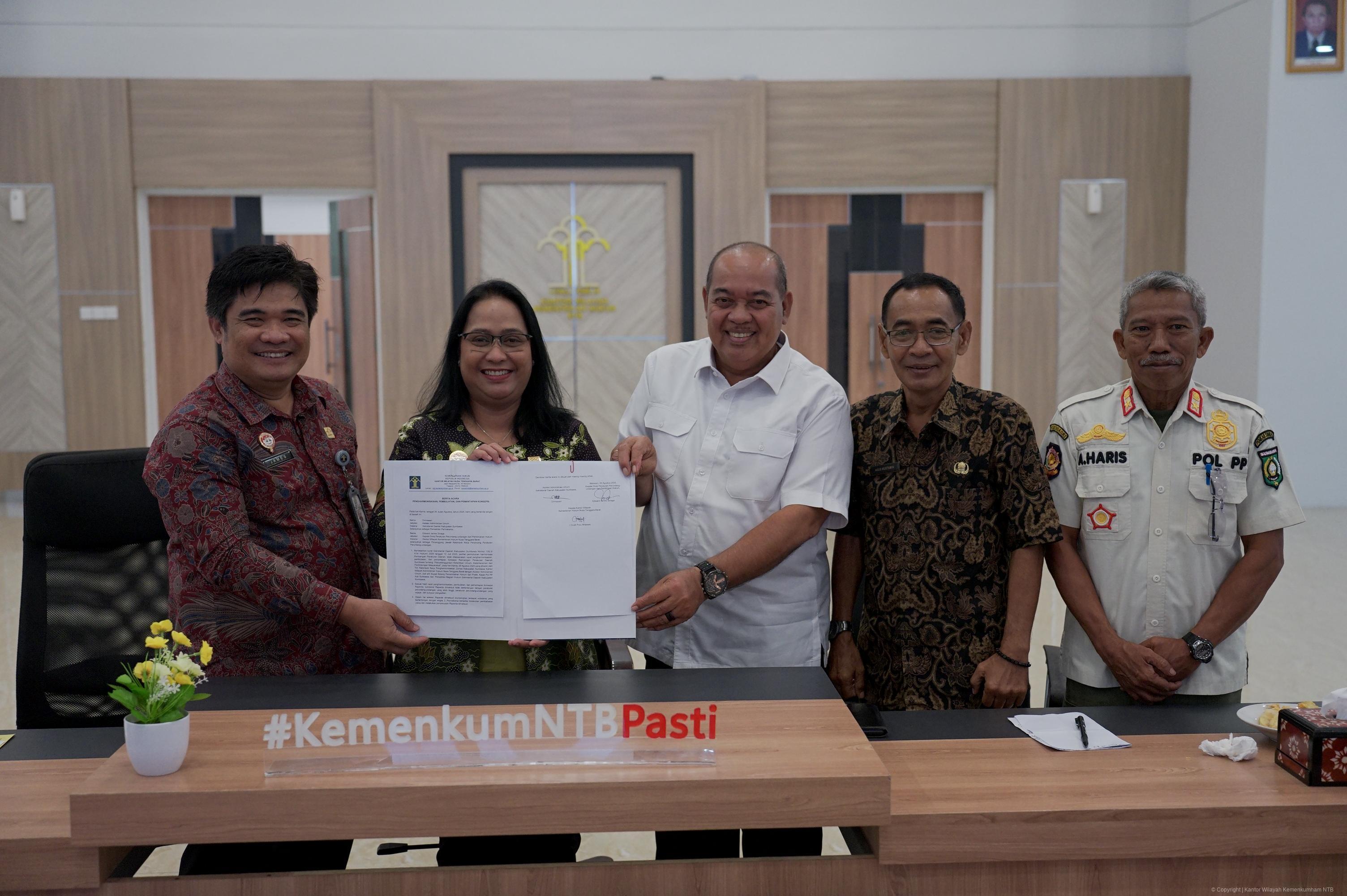 Kanwil Kemenkum NTB Gelar Rapat Harmonisasi Raperda Sumbawa tentang Ketertiban Umum, Ketenteraman dan Pelindungan Masyarakat