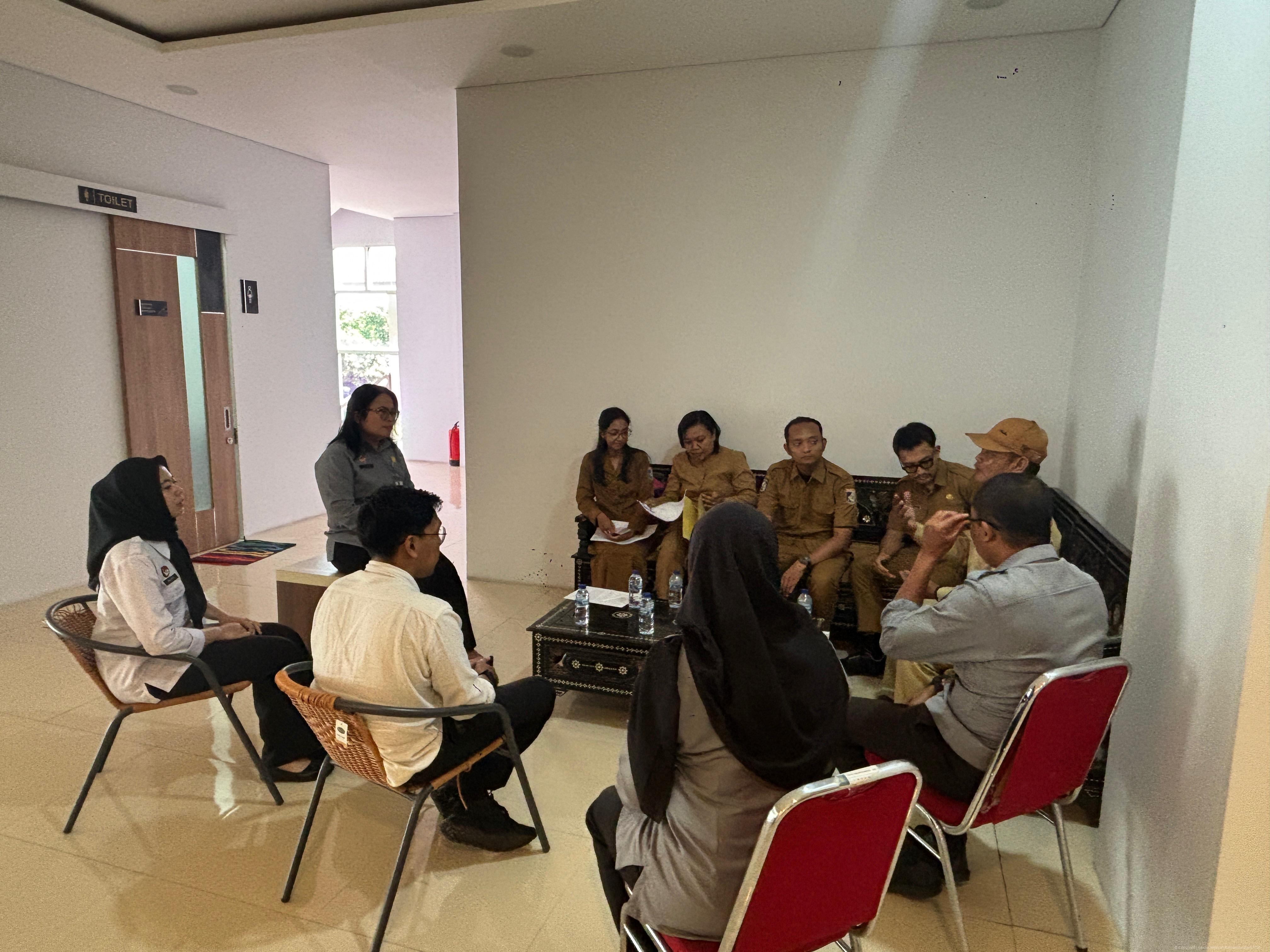 Kanwil Kemenkum NTB Terima Audiensi Dispar Lobar Bahas Pendaftaran KI Tenun Gumise