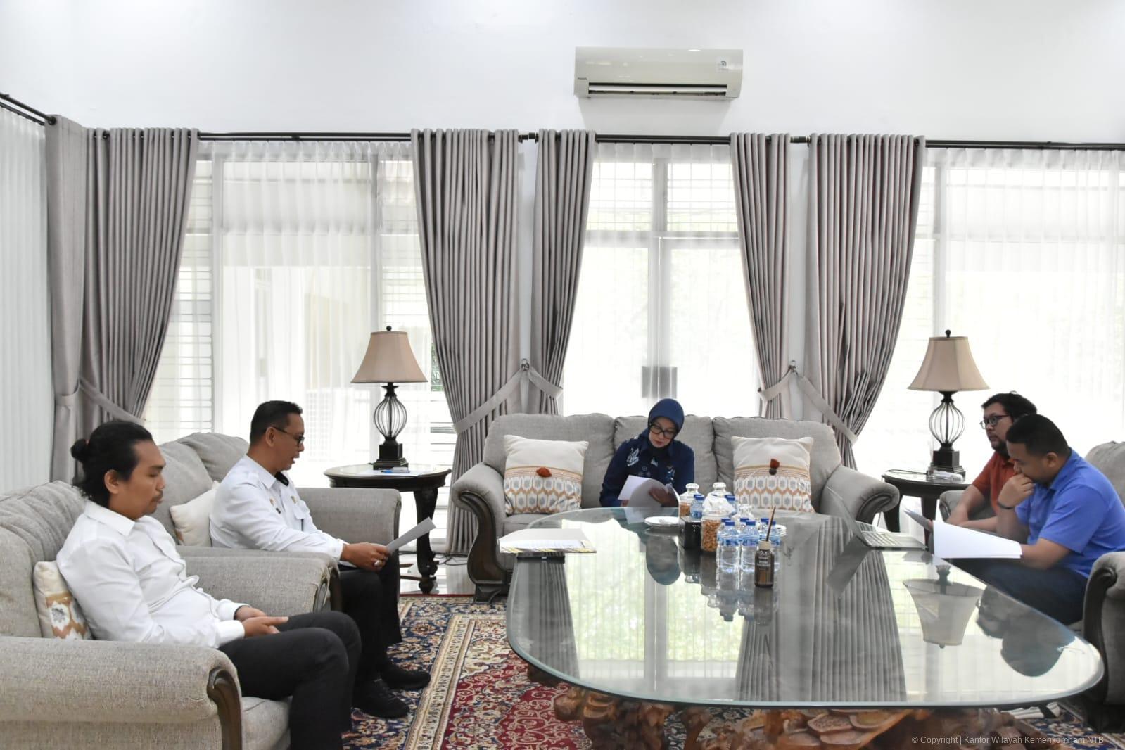 Pelindungan Produk Unggulan Daerah, Kanwil Kemenkum NTB dan Dekranasda NTB Bahas Indikasi Geografis